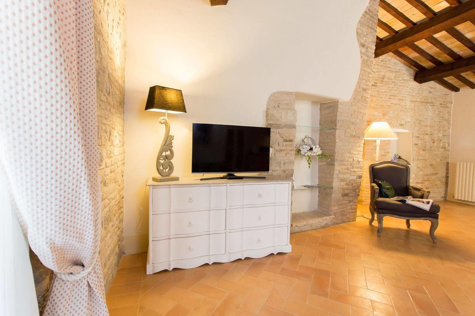 Appartement Palazzo Gentili à San Severino Marche Extérieur photo