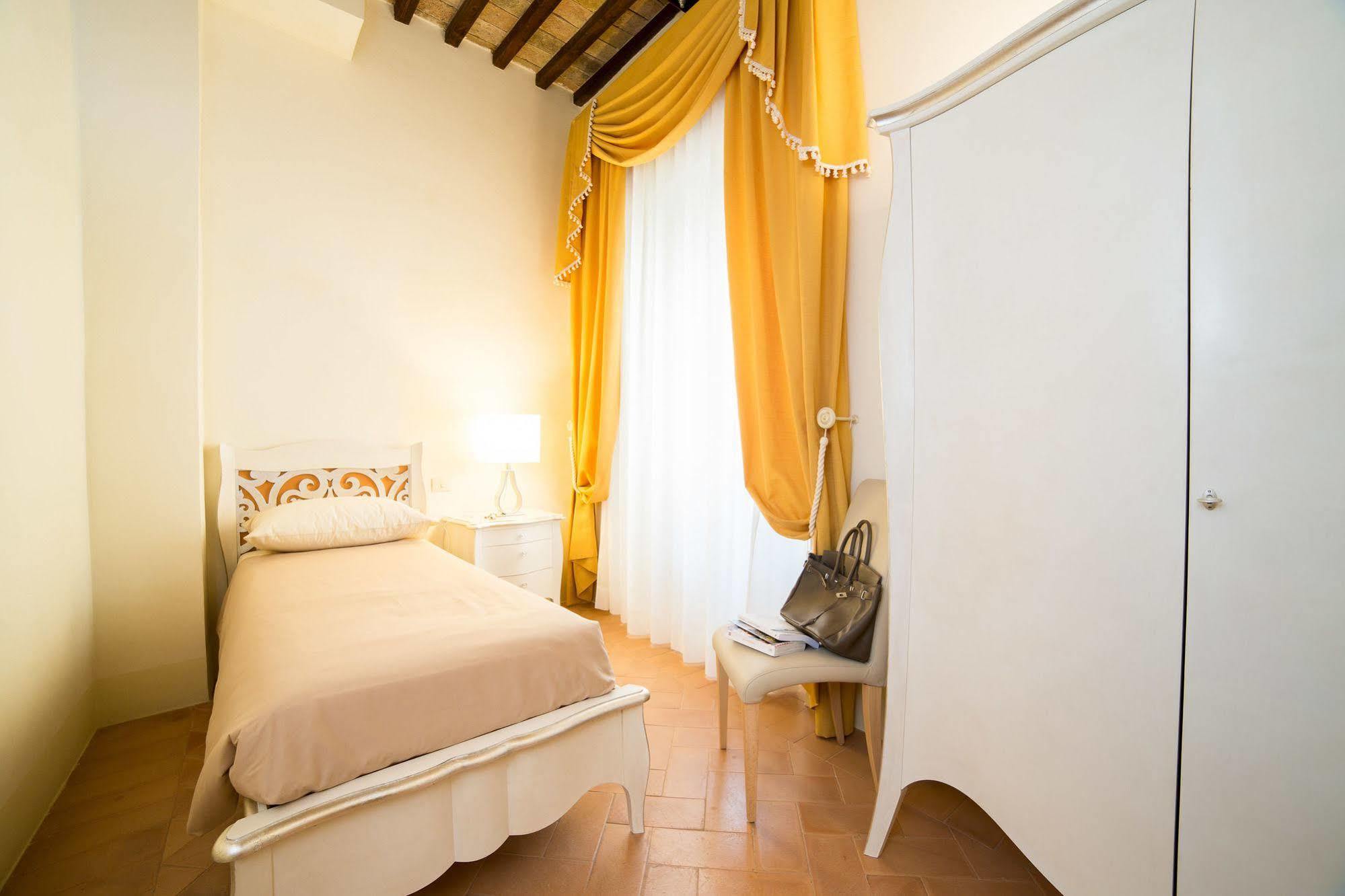 Appartement Palazzo Gentili à San Severino Marche Extérieur photo